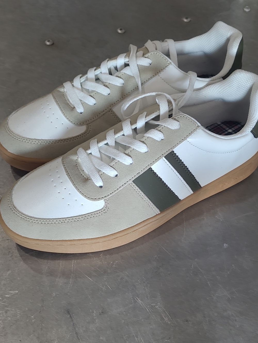 Ben ShermanCasual White & Olive Men's Low-Top Sneakers